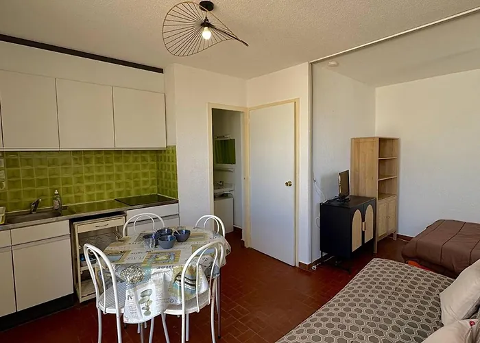 Calme Proche Avec Terrasse Et Parking Prive - Fr-1-529-67 *